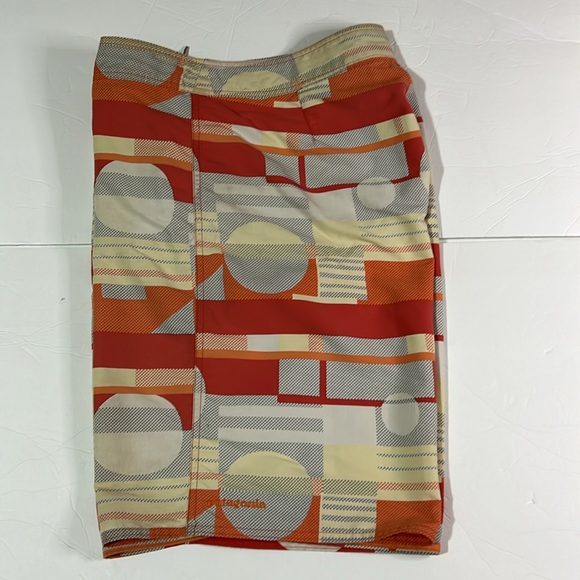 Patagonia Board Shorts Men’s 32 Orange Yellow Cream Zippered Pockets Logo - Picture 3 of 11